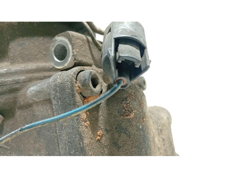 Recambio de compresor aire acondicionado para ssangyong rodius i 2.7 xdi referencia OEM IAM 6652300211  
