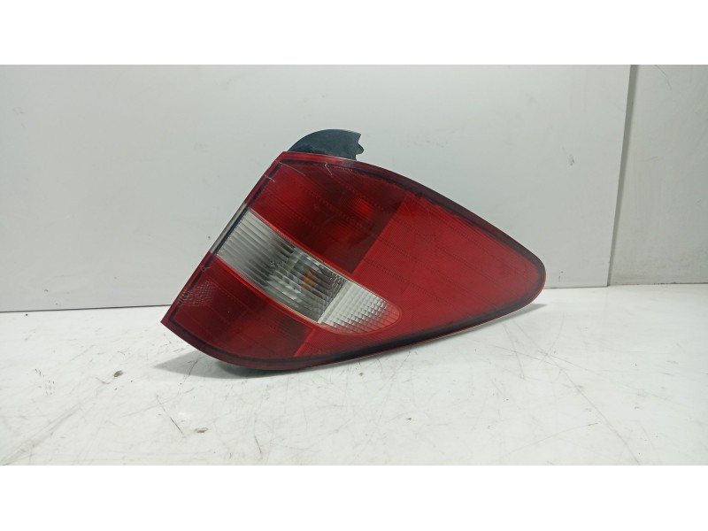 Recambio de piloto trasero derecho para ssangyong rodius i 2.7 xdi referencia OEM IAM 8360221304  