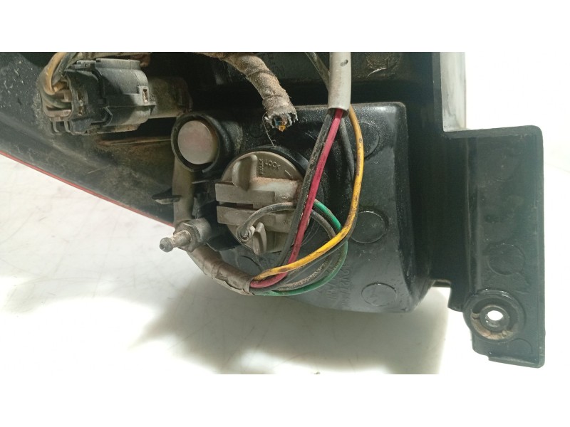 Recambio de piloto trasero derecho para ssangyong rodius i 2.7 xdi referencia OEM IAM 8360221304  