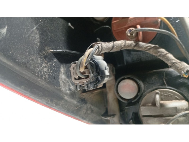 Recambio de piloto trasero derecho para ssangyong rodius i 2.7 xdi referencia OEM IAM 8360221304  