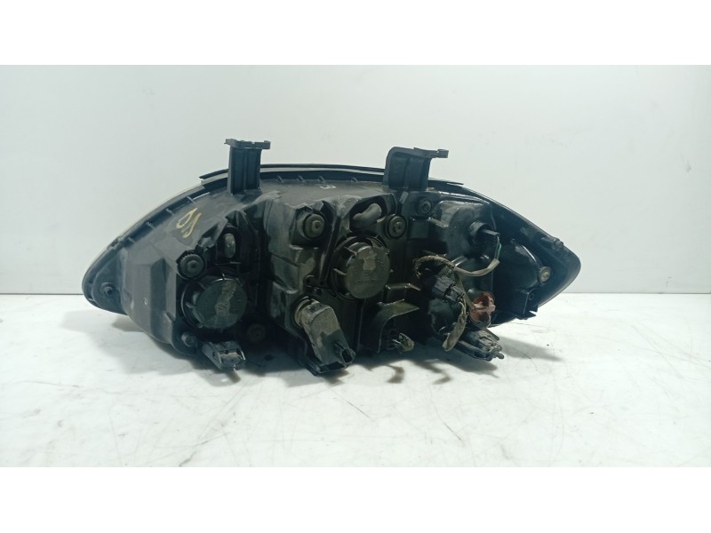 Recambio de faro derecho para ssangyong rodius i 2.7 xdi referencia OEM IAM 8310221205  