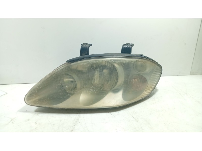 Recambio de faro izquierdo para ssangyong rodius i 2.7 xdi referencia OEM IAM 8310121201  