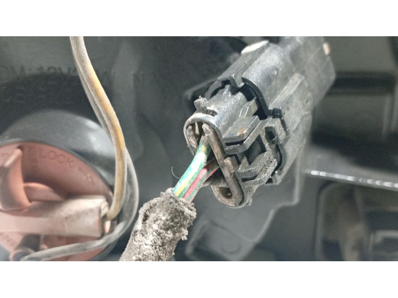 Recambio de faro izquierdo para ssangyong rodius i 2.7 xdi referencia OEM IAM 8310121201  