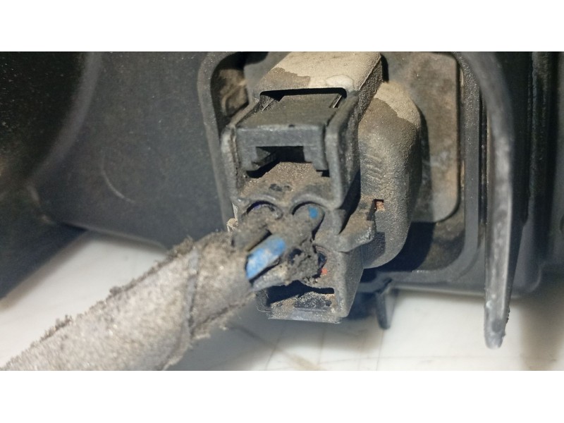 Recambio de faro izquierdo para ssangyong rodius i 2.7 xdi referencia OEM IAM 8310121201  