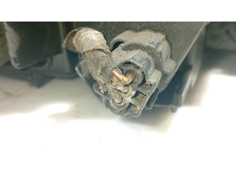 Recambio de faro izquierdo para ssangyong rodius i 2.7 xdi referencia OEM IAM 8310121201  
