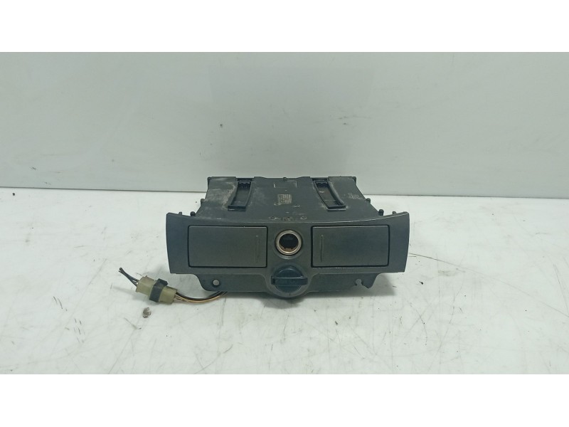 Recambio de posavasos para ssangyong rodius i 2.7 xdi referencia OEM IAM   