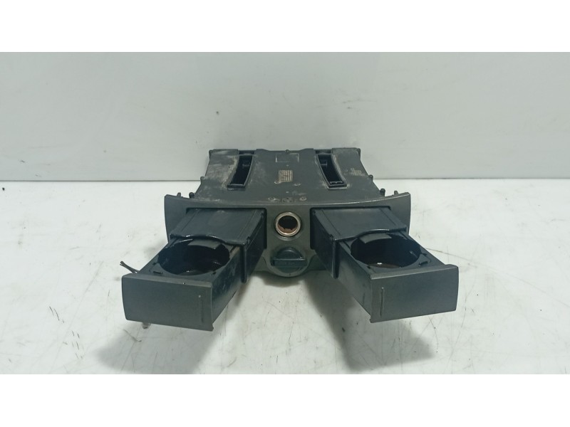 Recambio de posavasos para ssangyong rodius i 2.7 xdi referencia OEM IAM   