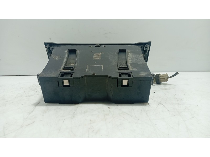 Recambio de posavasos para ssangyong rodius i 2.7 xdi referencia OEM IAM   
