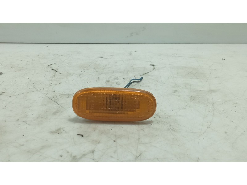 Recambio de piloto lateral derecho para ssangyong rodius i 2.7 xdi referencia OEM IAM 8340008103  