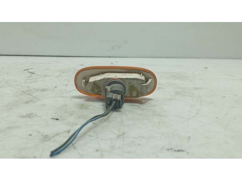 Recambio de piloto lateral derecho para ssangyong rodius i 2.7 xdi referencia OEM IAM 8340008103  