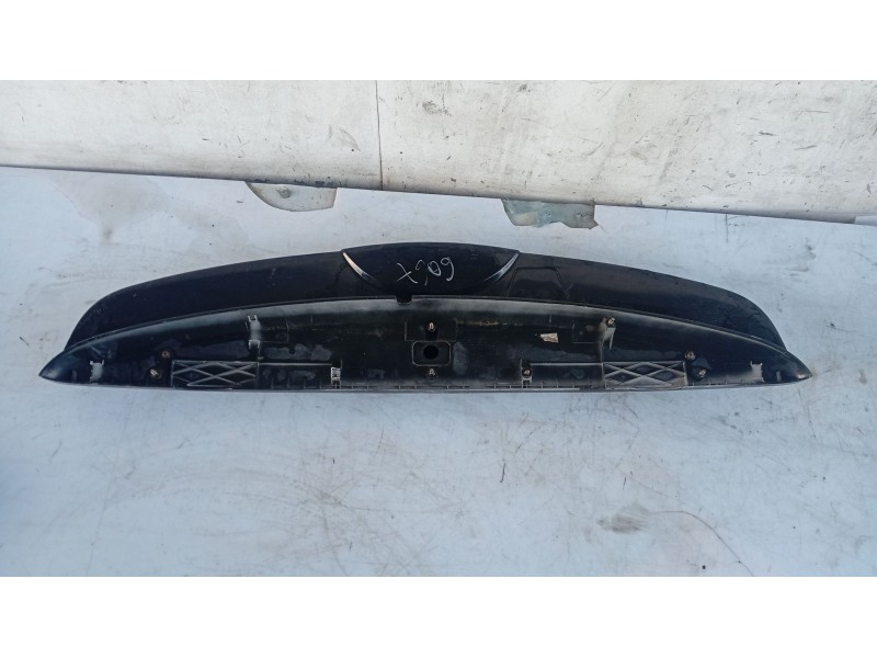 Recambio de moldura para ssangyong rodius i 2.7 xdi referencia OEM IAM   