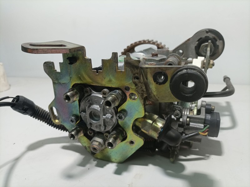 Recambio de bomba inyeccion para citroën berlingo referencia OEM IAM 1920AT R8448B401C 195599 JWF