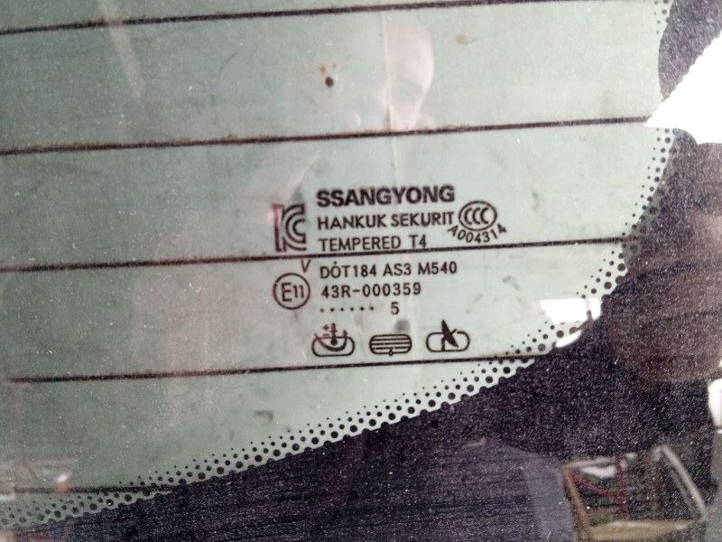 Recambio de porton trasero para ssangyong rexton referencia OEM IAM   