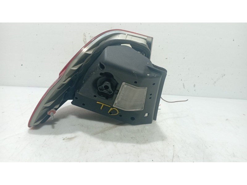 Recambio de piloto trasero derecho para bmw 3 (e46) 325 i referencia OEM IAM 63218383822  
