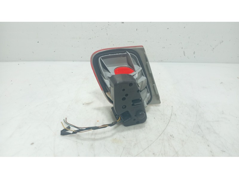 Recambio de piloto trasero derecho interior para bmw 3 (e46) 325 i referencia OEM IAM 63218364924  