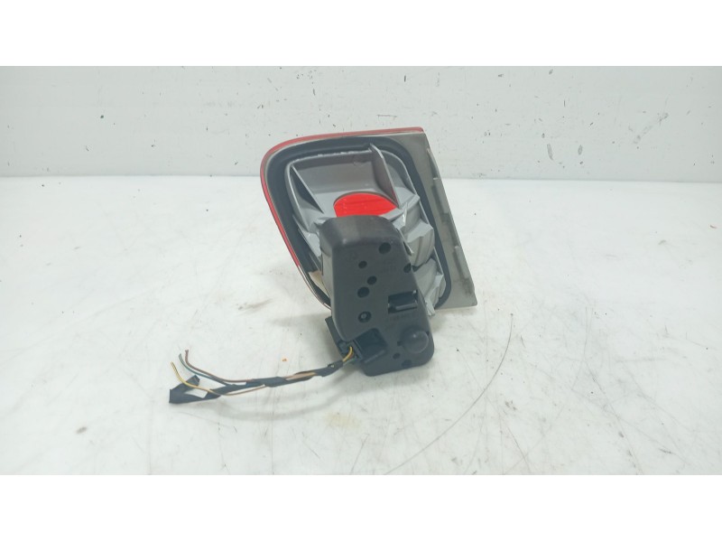 Recambio de piloto trasero derecho interior para bmw 3 (e46) 325 i referencia OEM IAM 63218364924  