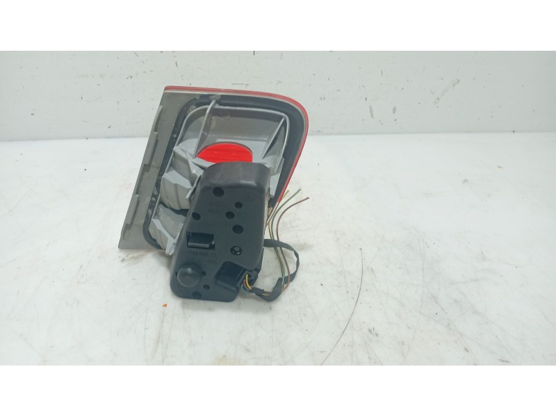 Recambio de piloto trasero izquierdo interior para bmw 3 (e46) 325 i referencia OEM IAM 63218364923  