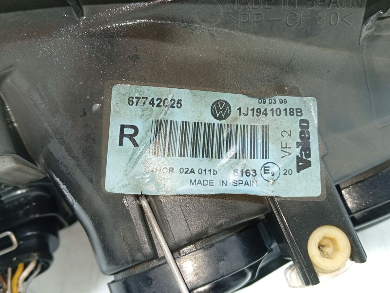Recambio de faro derecho para volkswagen golf iv (1j1) 1.9 tdi referencia OEM IAM 1J1941018F  
