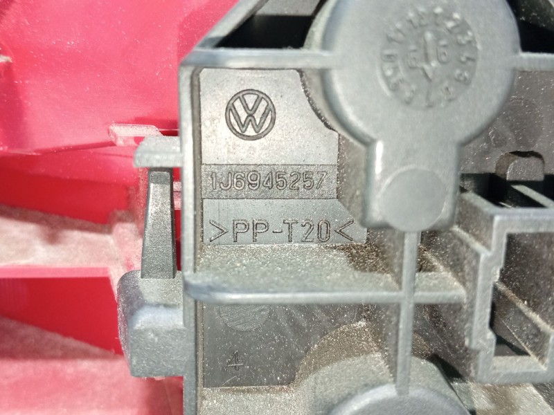 Recambio de piloto trasero izquierdo para volkswagen golf iv (1j1) 1.9 tdi referencia OEM IAM 1J6945096T  