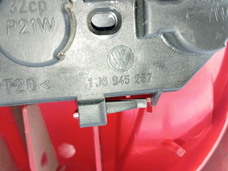 Recambio de piloto trasero derecho para volkswagen golf iv (1j1) 1.9 tdi referencia OEM IAM 1J6945095S  
