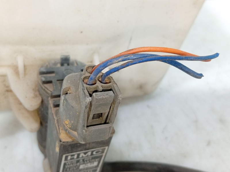 Recambio de deposito limpia para hyundai accent ii (lc) 1.3 referencia OEM IAM 9861025102  