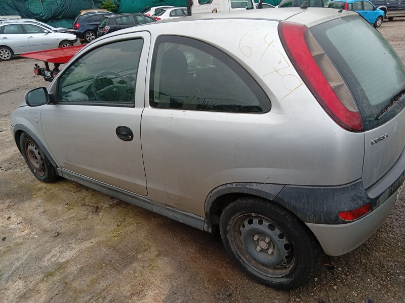 opel corsa c (x01) del año 2003