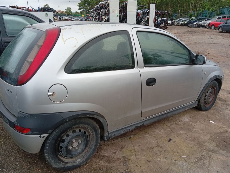 opel corsa c (x01) del año 2003