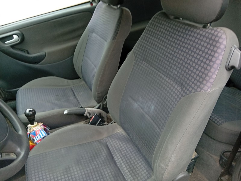 opel corsa c (x01) del año 2003