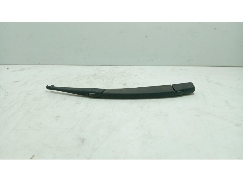 Recambio de brazo limpia trasero para nissan micra iii (k12) 1.2 16v referencia OEM IAM   
