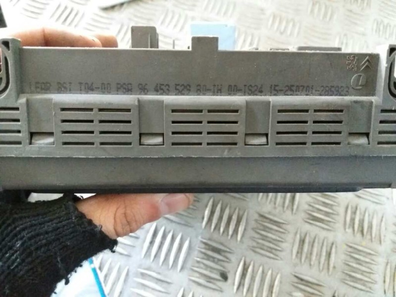 Recambio de caja reles / fusibles para renault kangoo (f/kc0) expression   |   01.01 - 12.02 | 2001 - 2002 | 58 cv / 43 kw refer