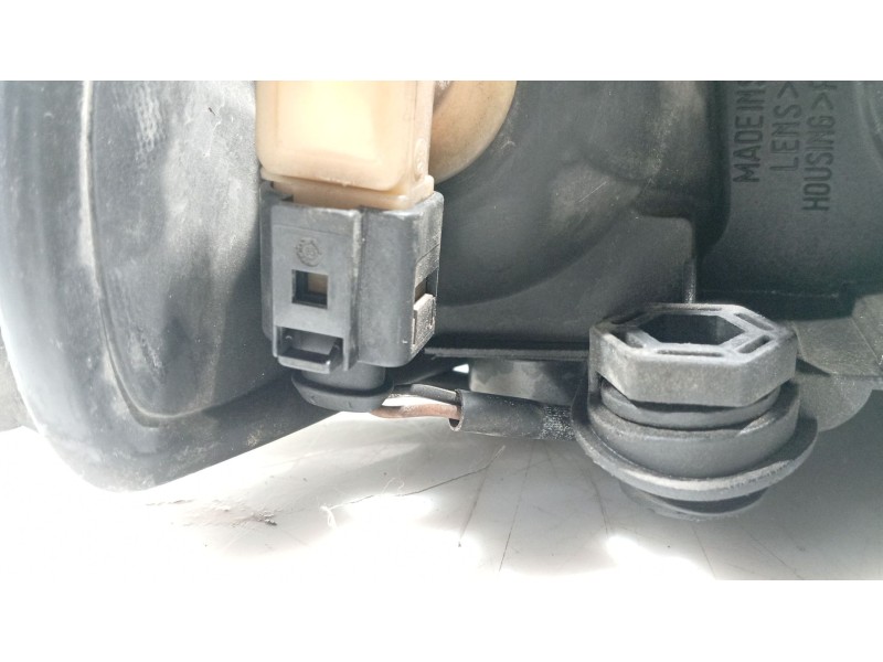 Recambio de faro izquierdo para audi a4 b5 (8d2) 1.9 tdi referencia OEM IAM 8D0941029B  