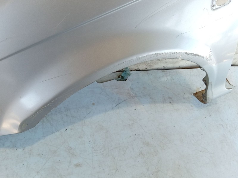 Recambio de aleta delantera izquierda para kia carnival ii (gq) 2.9 crdi referencia OEM IAM 0K52Y52211  