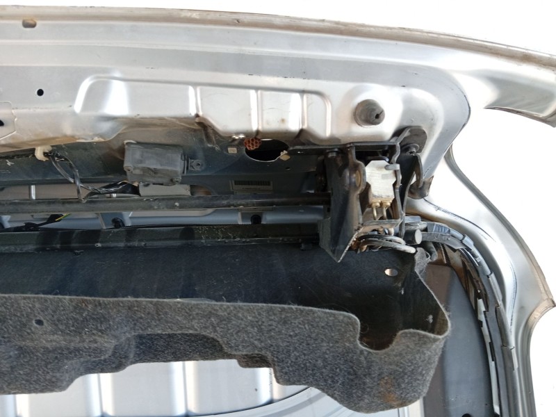 Recambio de porton trasero para peugeot 206 cc referencia OEM IAM 860677  