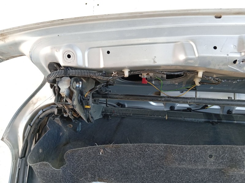 Recambio de porton trasero para peugeot 206 cc referencia OEM IAM 860677  