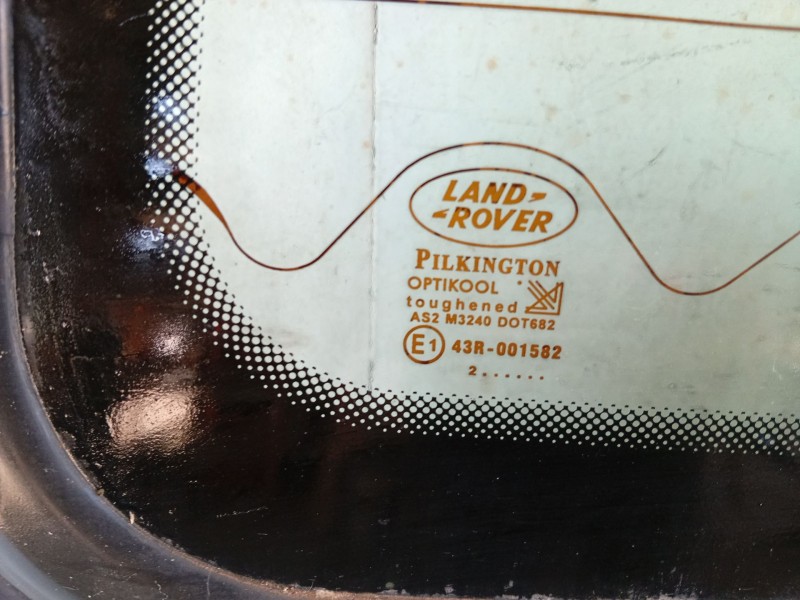 Recambio de porton trasero para land rover discovery td5 e referencia OEM IAM BHD700132  