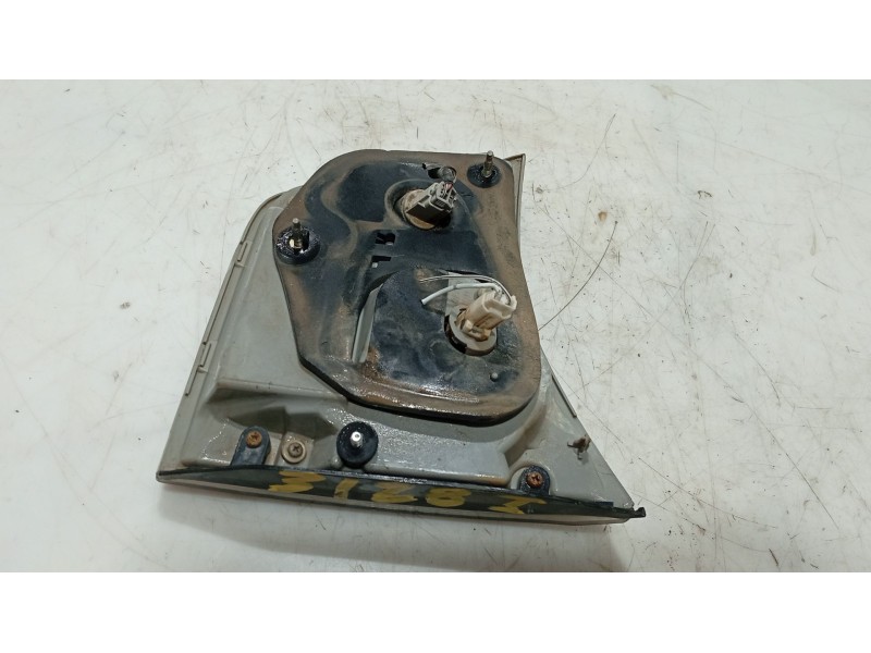 Recambio de piloto trasero izquierdo interior para lexus rx 400h referencia OEM IAM   