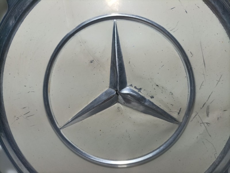 Recambio de tapacubos para mercedes-benz clase e (w114/w115) berlina referencia OEM IAM A1154010424  