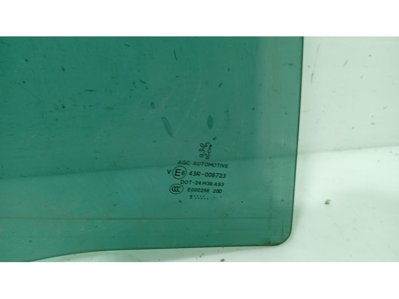 Recambio de luna trasera derecha para peugeot 307 break (3e) 1.6 hdi referencia OEM IAM   