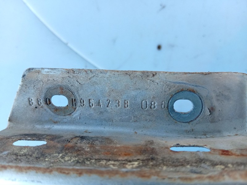 Recambio de aleta delantera derecha para chrysler voyager iv (rg, rs) 2.4 referencia OEM IAM 05018444AA  