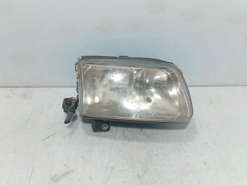Recambio de faro derecho para volkswagen polo (6n2) 1.4 16v referencia OEM IAM 6N1941016A  
