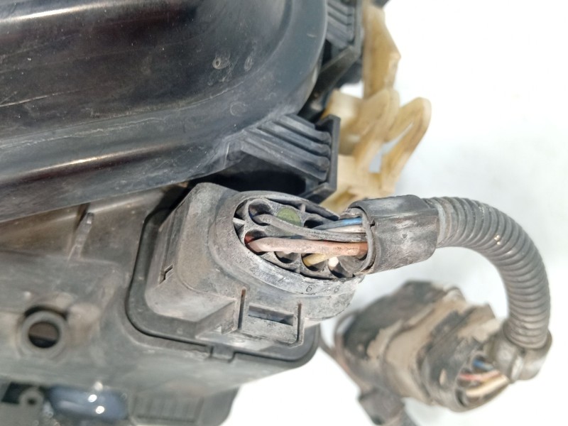 Recambio de faro derecho para volkswagen polo (6n2) 1.4 16v referencia OEM IAM 6N1941016A  