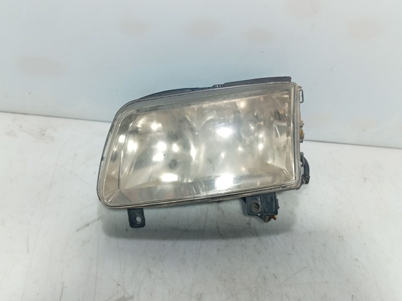 Recambio de faro izquierdo para volkswagen polo (6n2) 1.4 16v referencia OEM IAM 6N1941015A  