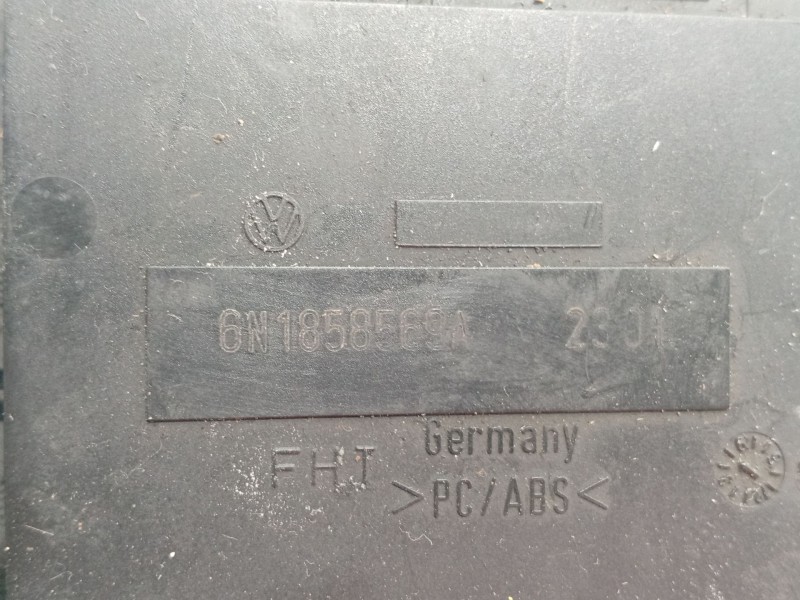 Recambio de moldura para volkswagen polo (6n2) 1.4 16v referencia OEM IAM   