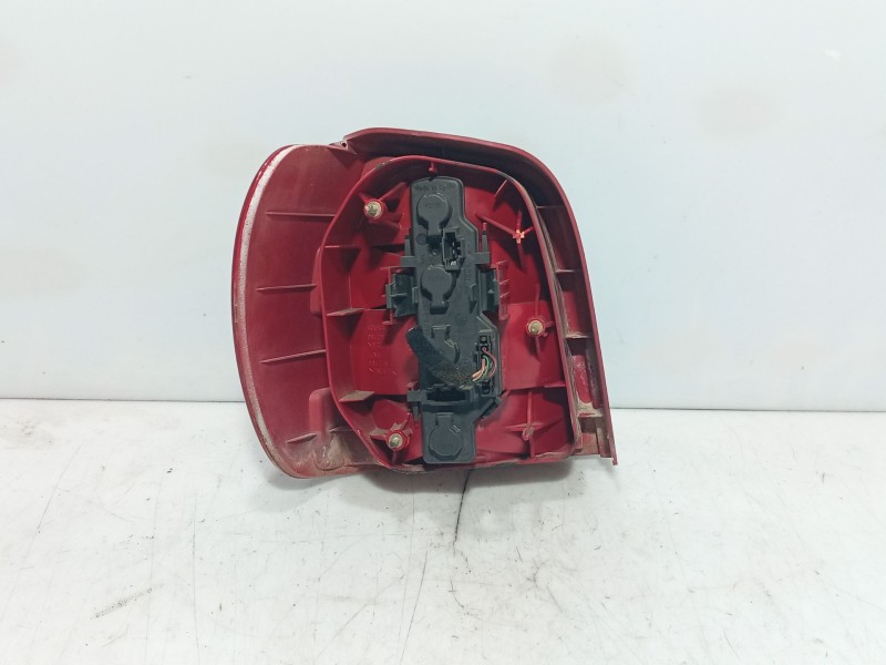 Recambio de piloto trasero derecho para volkswagen polo (6n2) 1.4 16v referencia OEM IAM 6N0945096  