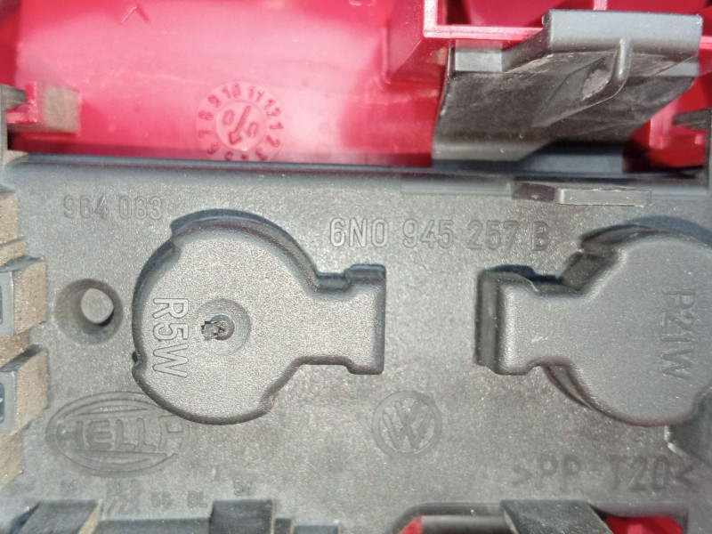 Recambio de piloto trasero derecho para volkswagen polo (6n2) 1.4 16v referencia OEM IAM 6N0945096  