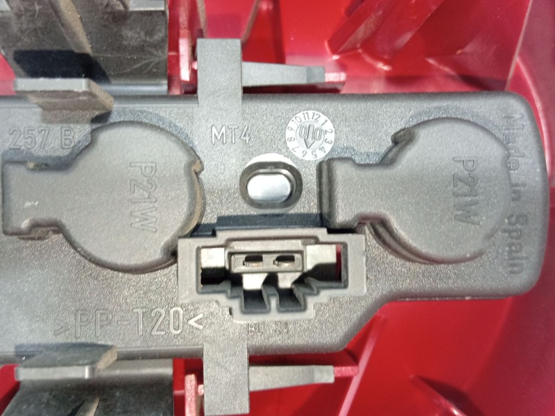 Recambio de piloto trasero derecho para volkswagen polo (6n2) 1.4 16v referencia OEM IAM 6N0945096  
