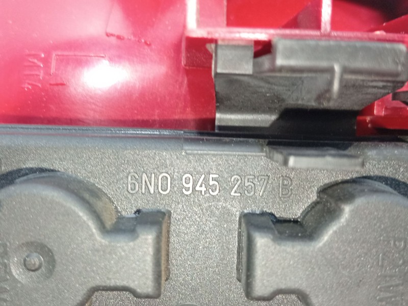 Recambio de piloto trasero izquierdo para volkswagen polo (6n2) 1.4 16v referencia OEM IAM 6N0945095  