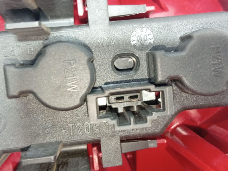 Recambio de piloto trasero izquierdo para volkswagen polo (6n2) 1.4 16v referencia OEM IAM 6N0945095  