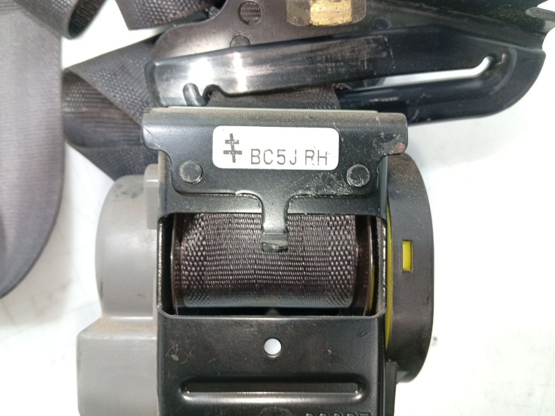 Recambio de cinturon seguridad trasero derecho para mazda 323 coupe 323 coupe cb4 referencia OEM IAM 0  