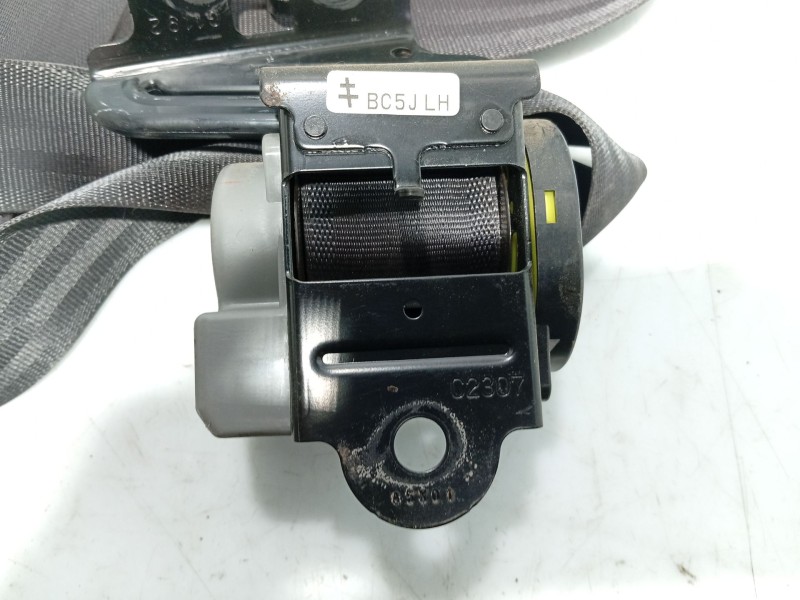 Recambio de cinturon seguridad trasero izquierdo para mazda 323 coupe 323 coupe cb4 referencia OEM IAM 0  